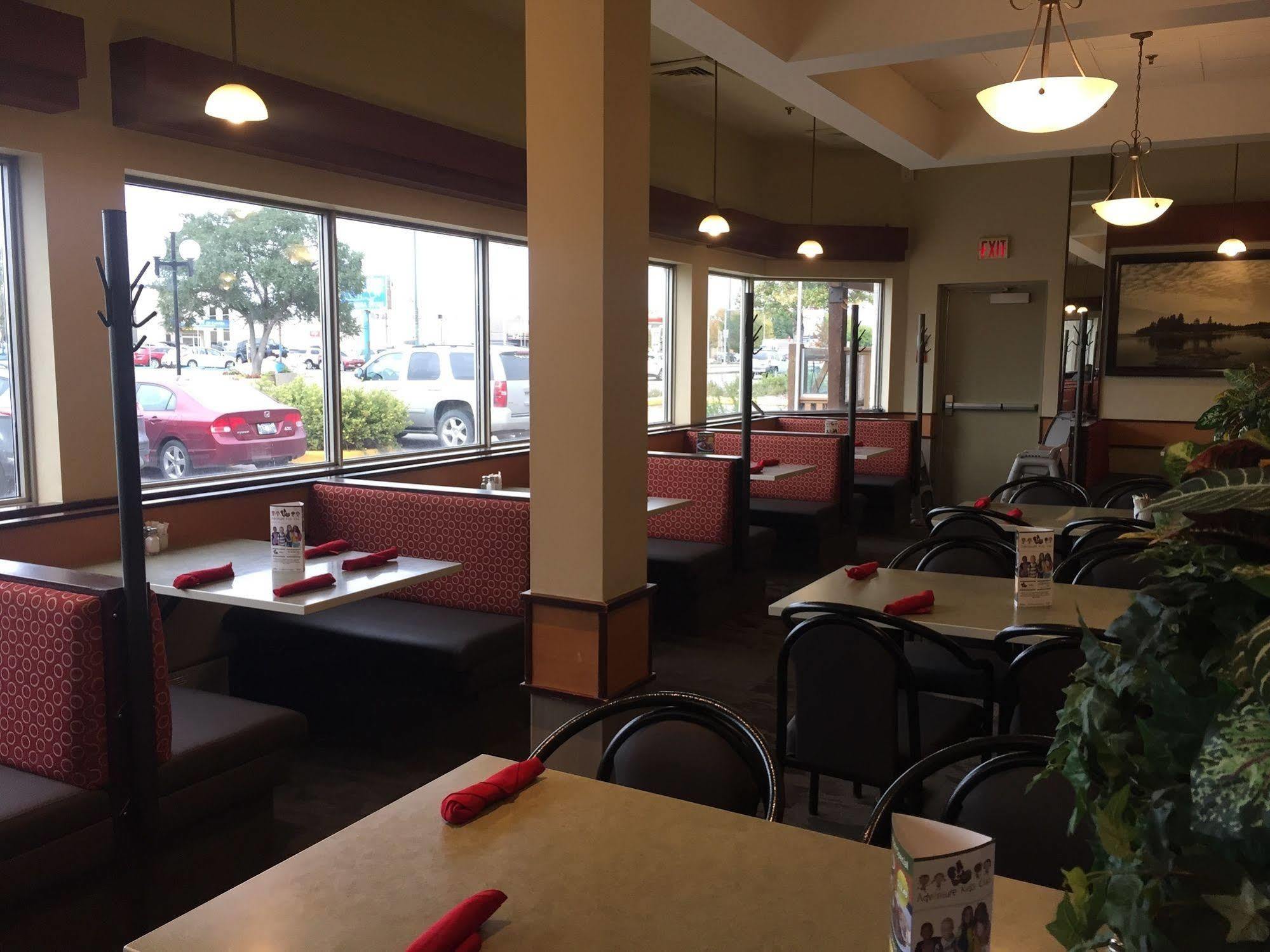 Canad Inns Destination Centre Transcona 위니펙 외부 사진